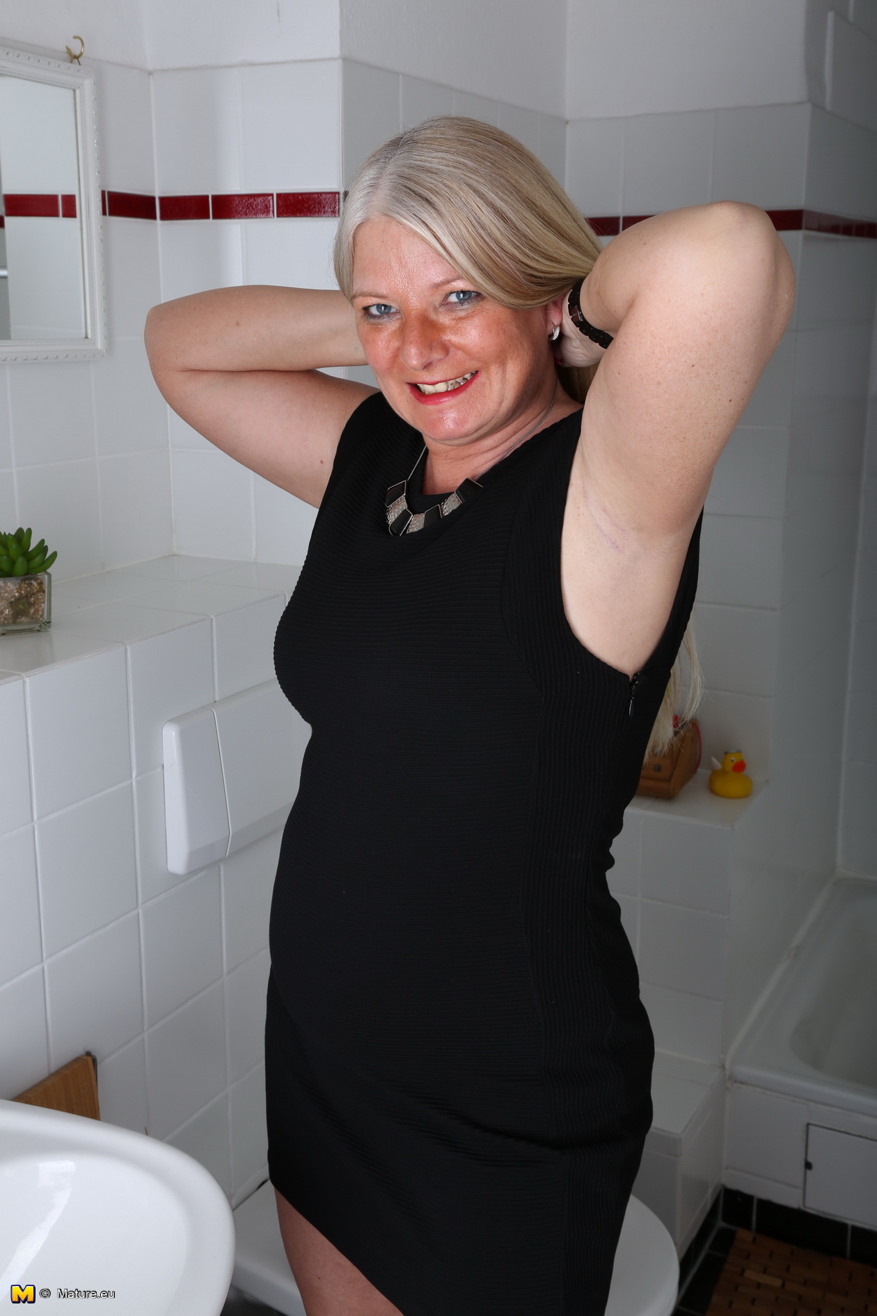 German Mature Bathroom - Naughty German housewife taking a shower